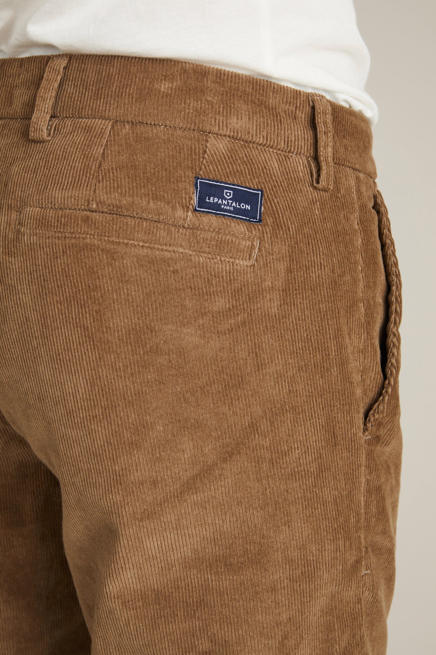 Snuff-colored corderoy chinos