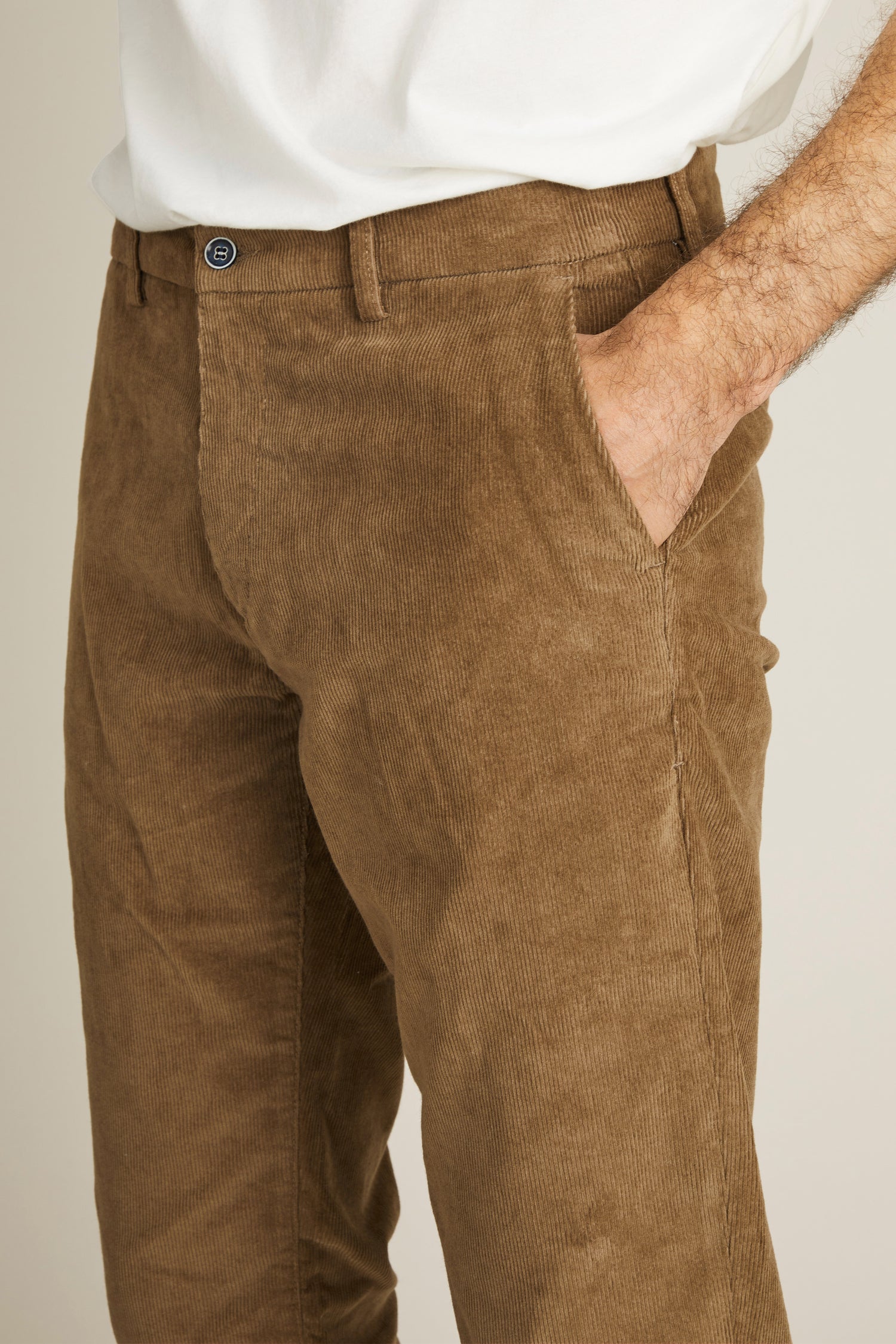 Snuff-colored corderoy chinos