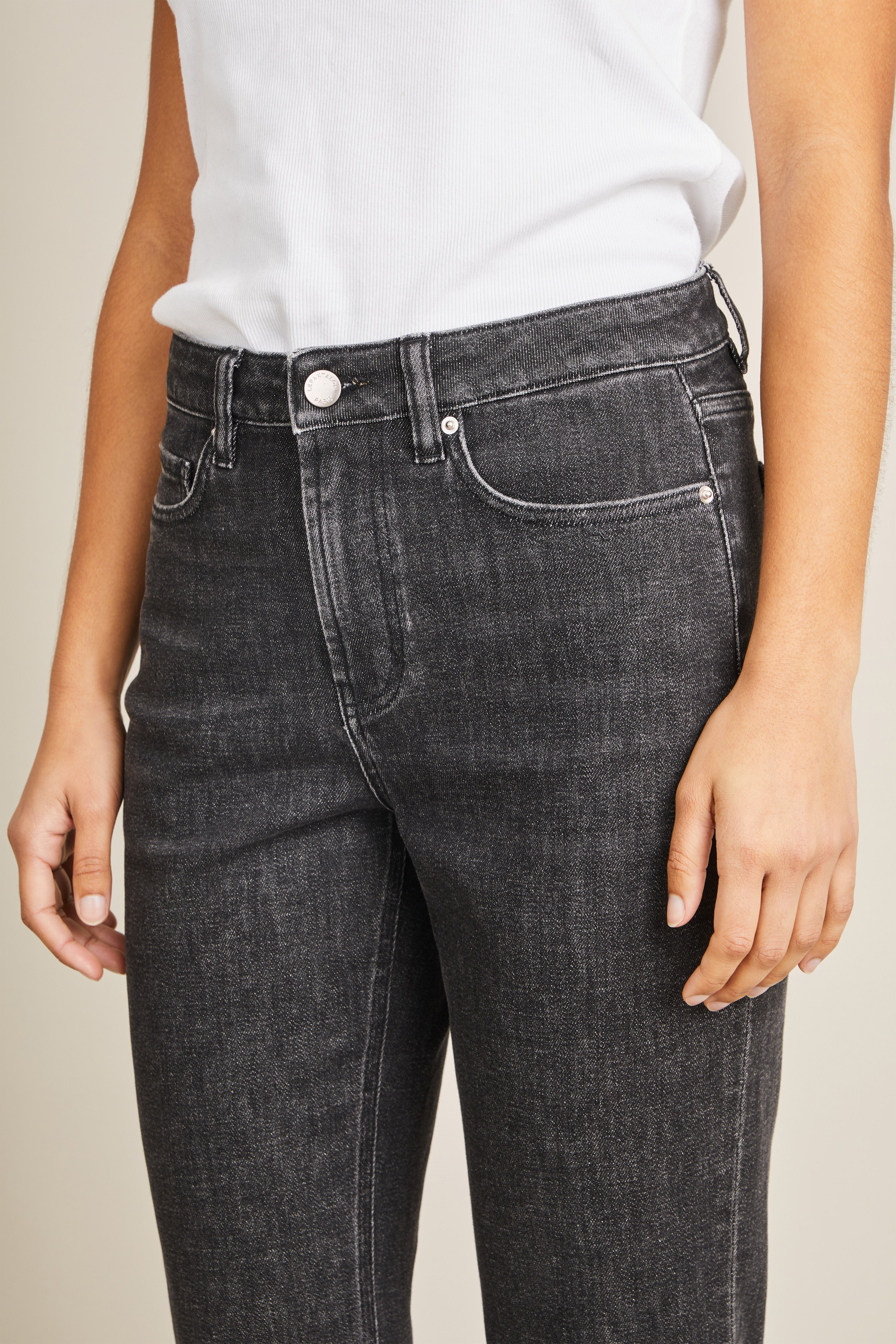 Girlfriend jeans in grey