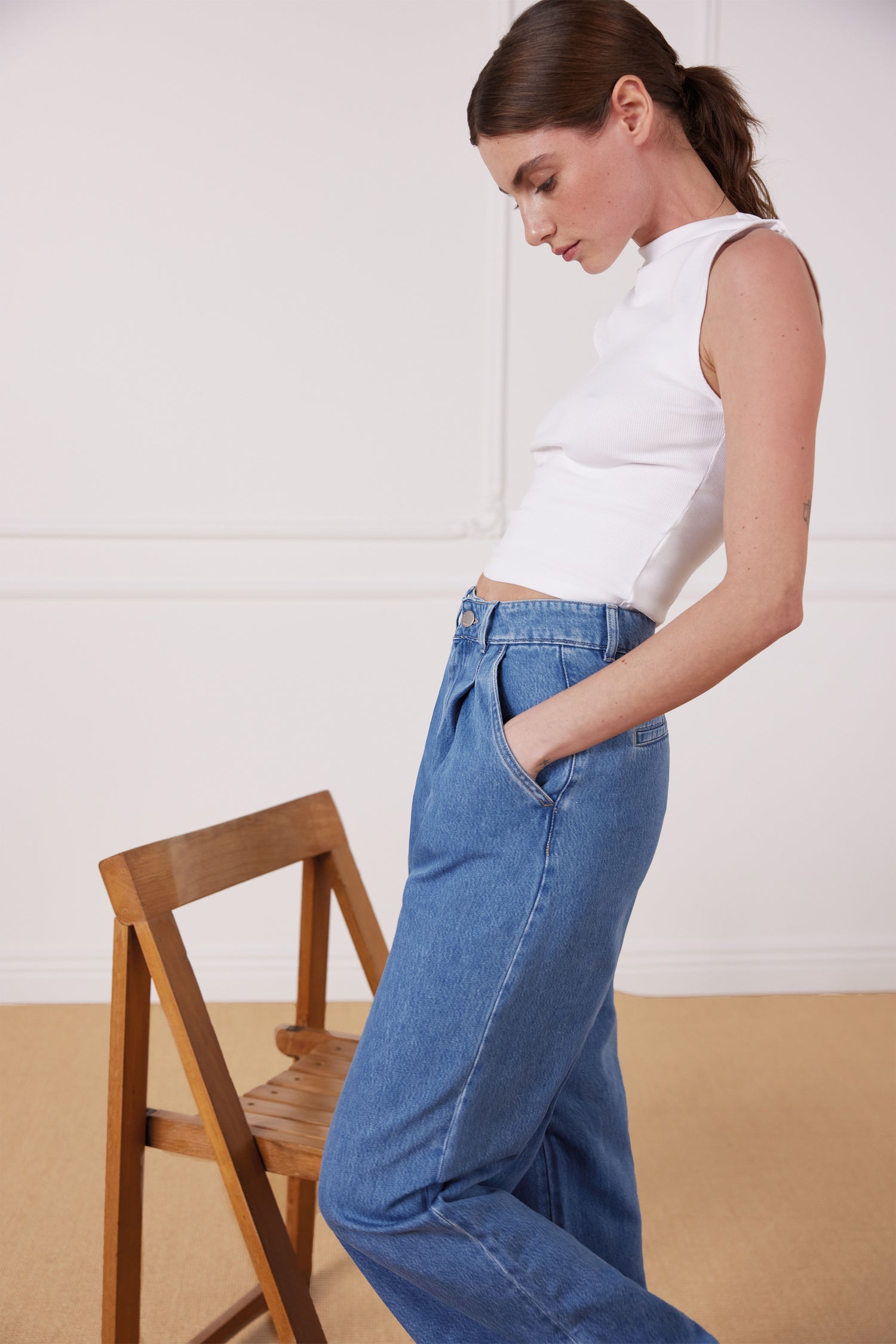 Pleated pants in middle blue