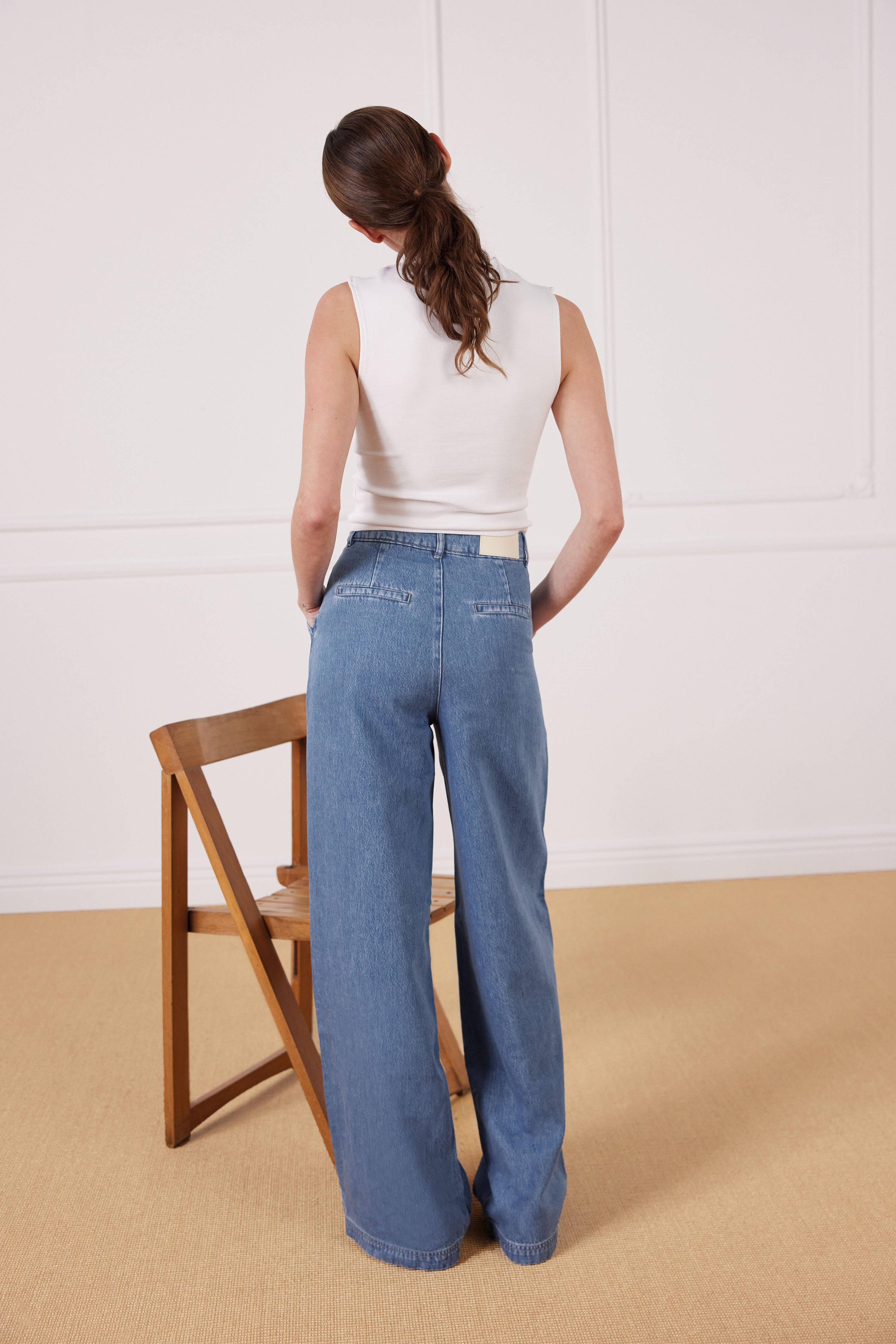 Pleated pants in middle blue