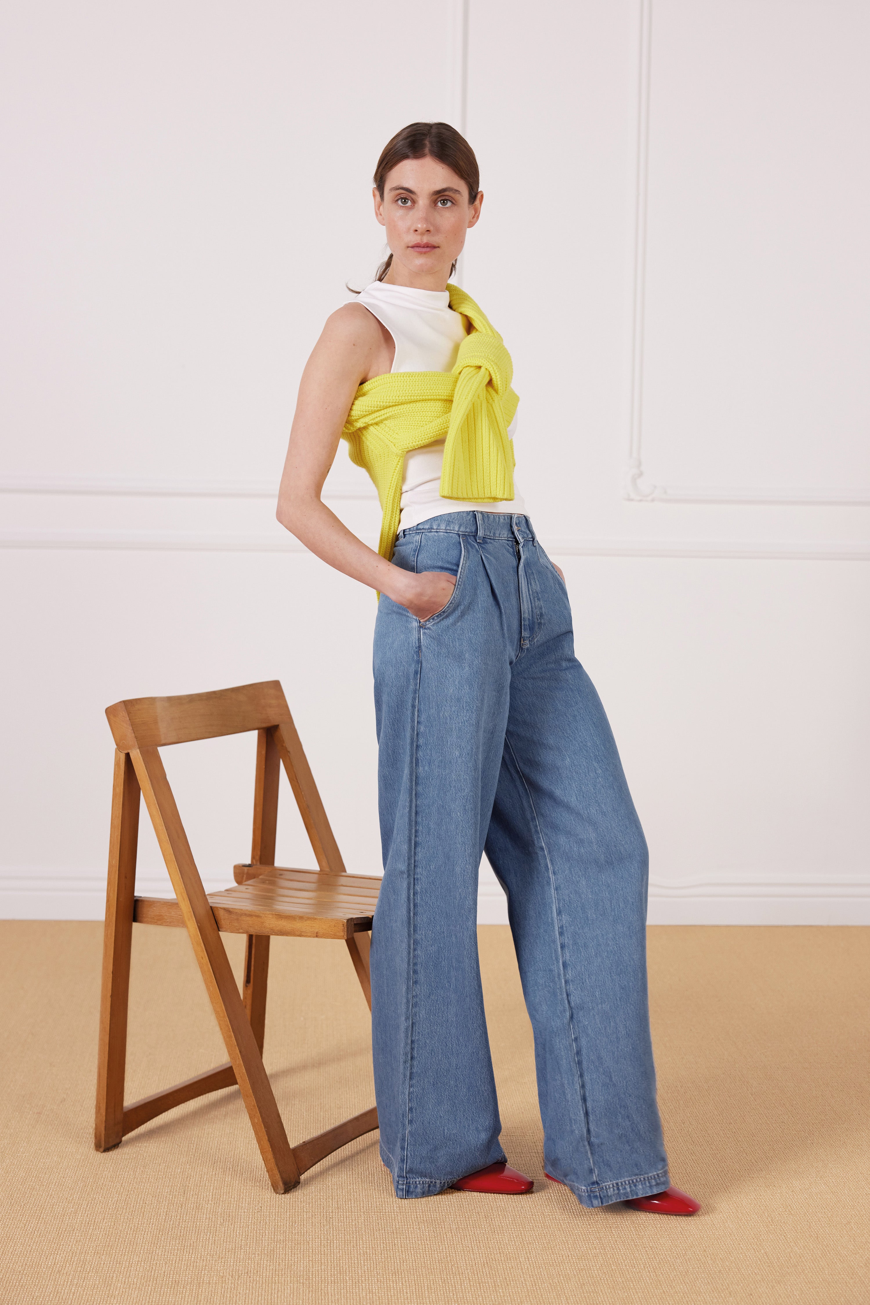 Pleated pants in middle blue