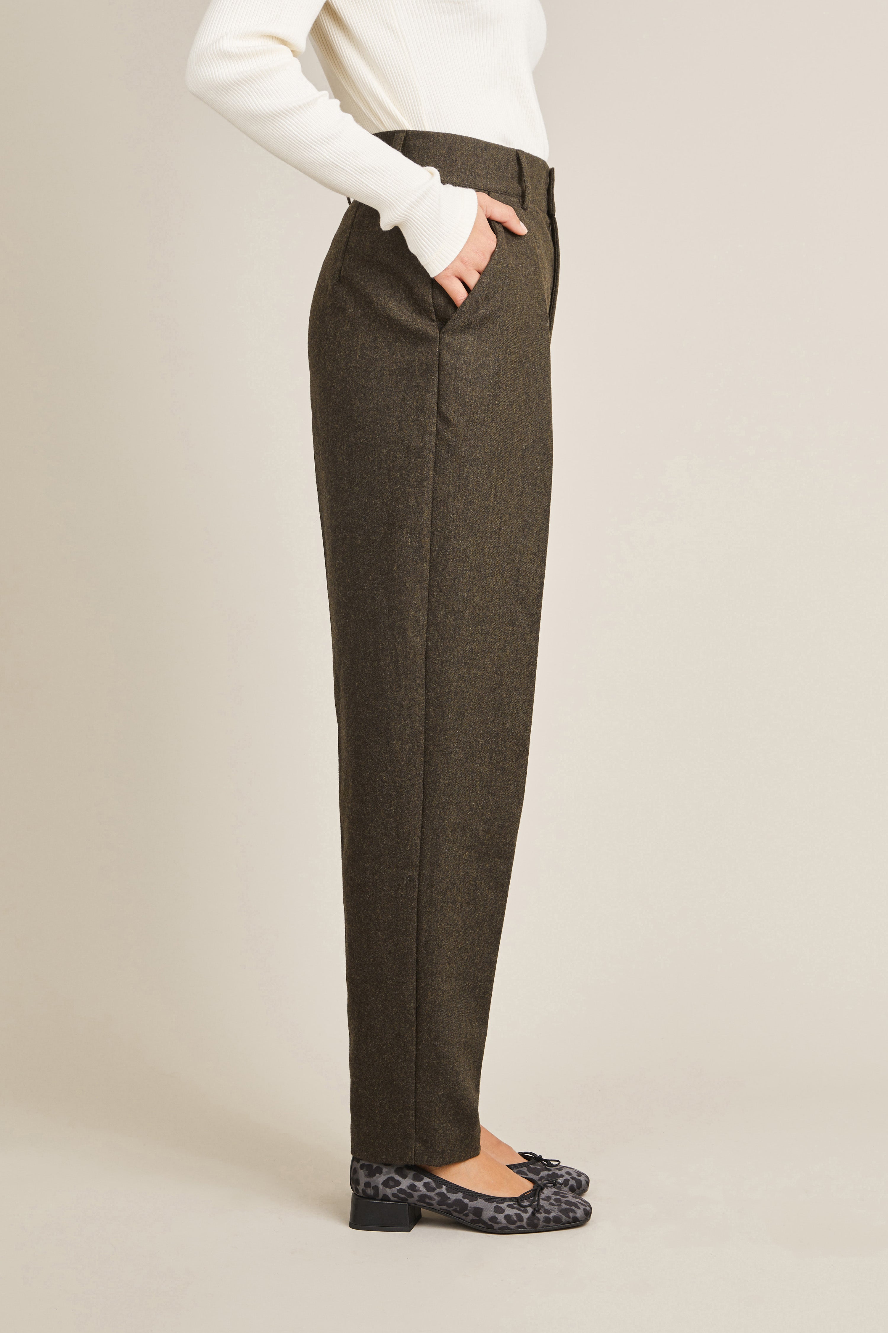 Flannel tailored pants in olive green