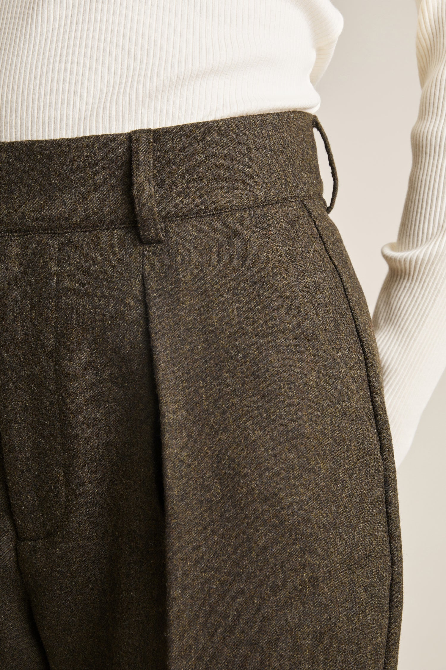 Pantalon cigarette flanelle olive
