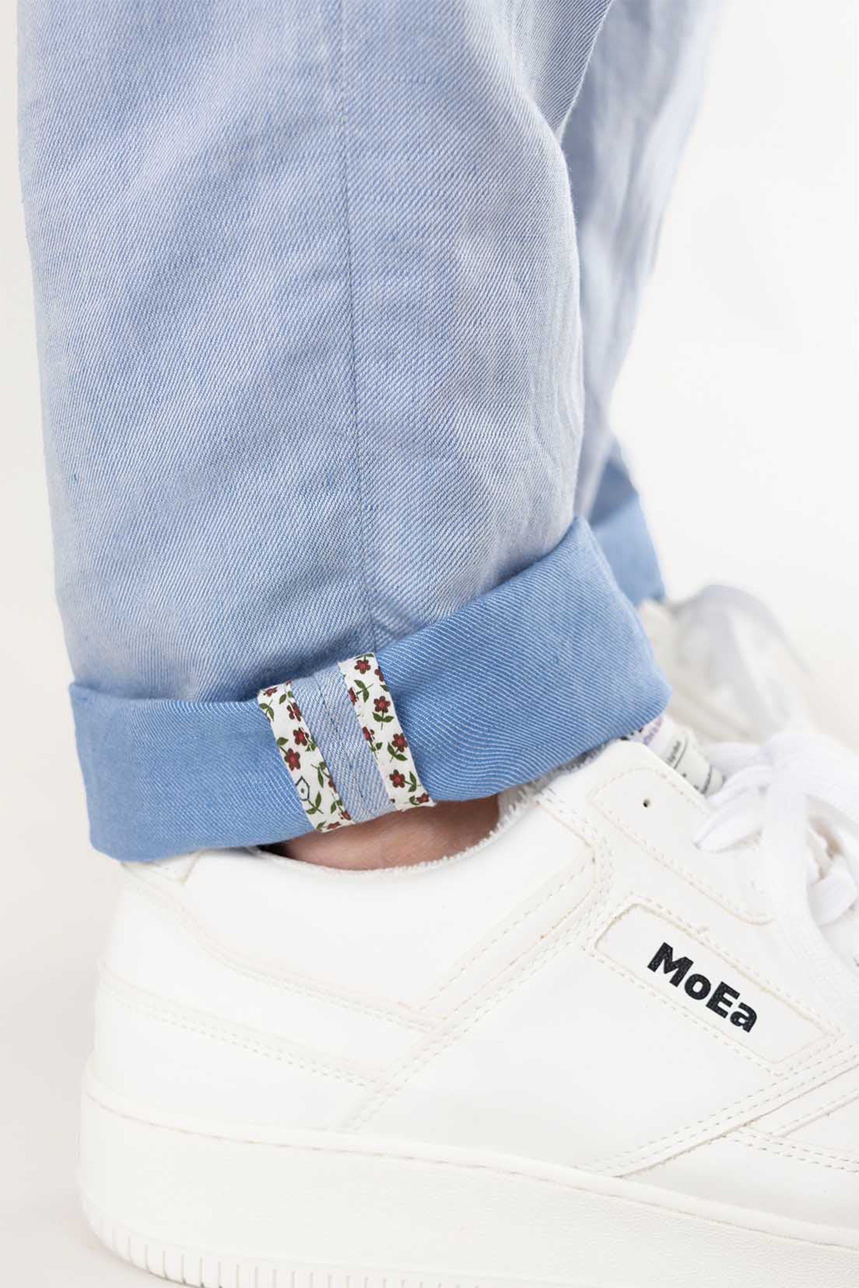 Sky blue pleated pants