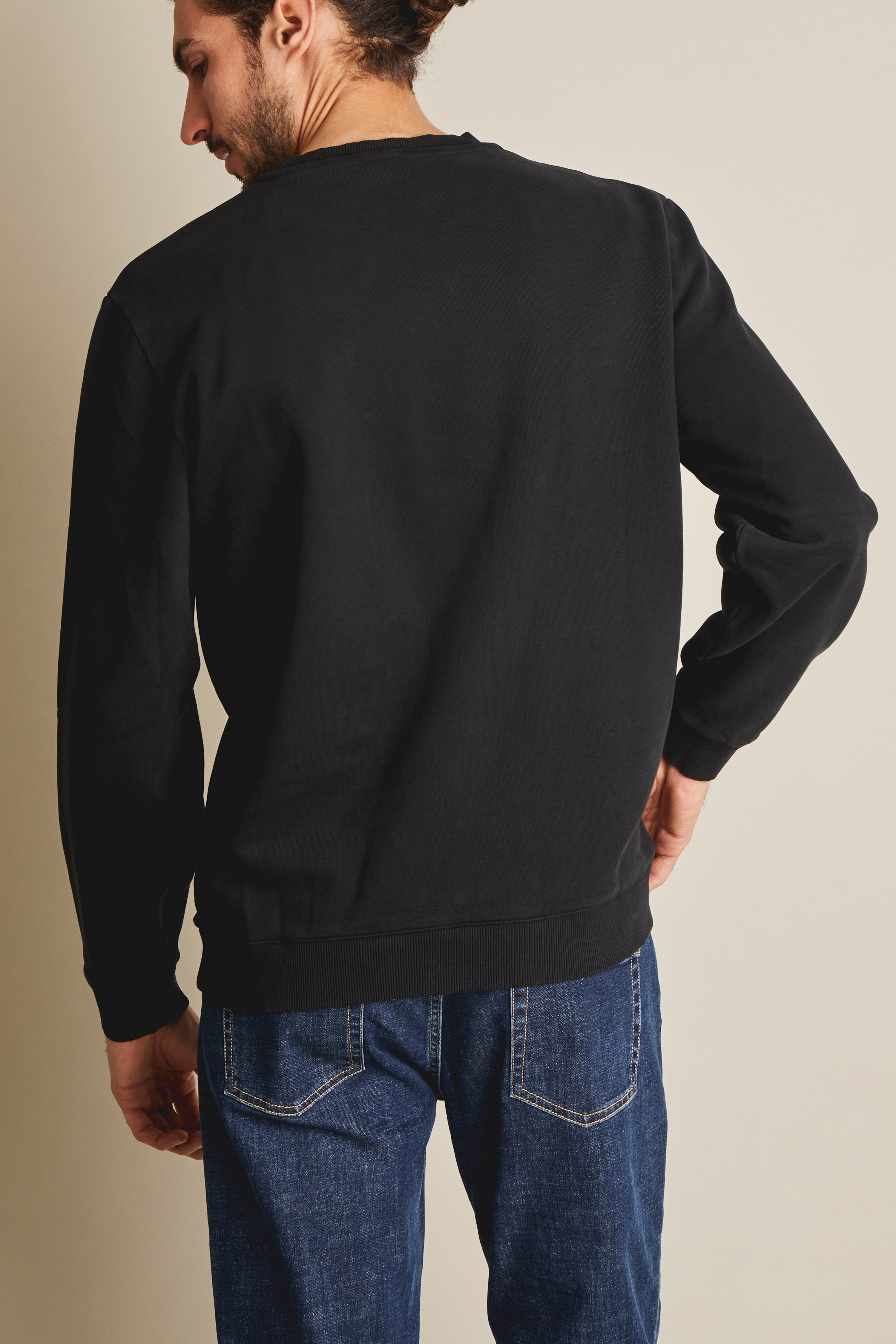 Black sweatshirt