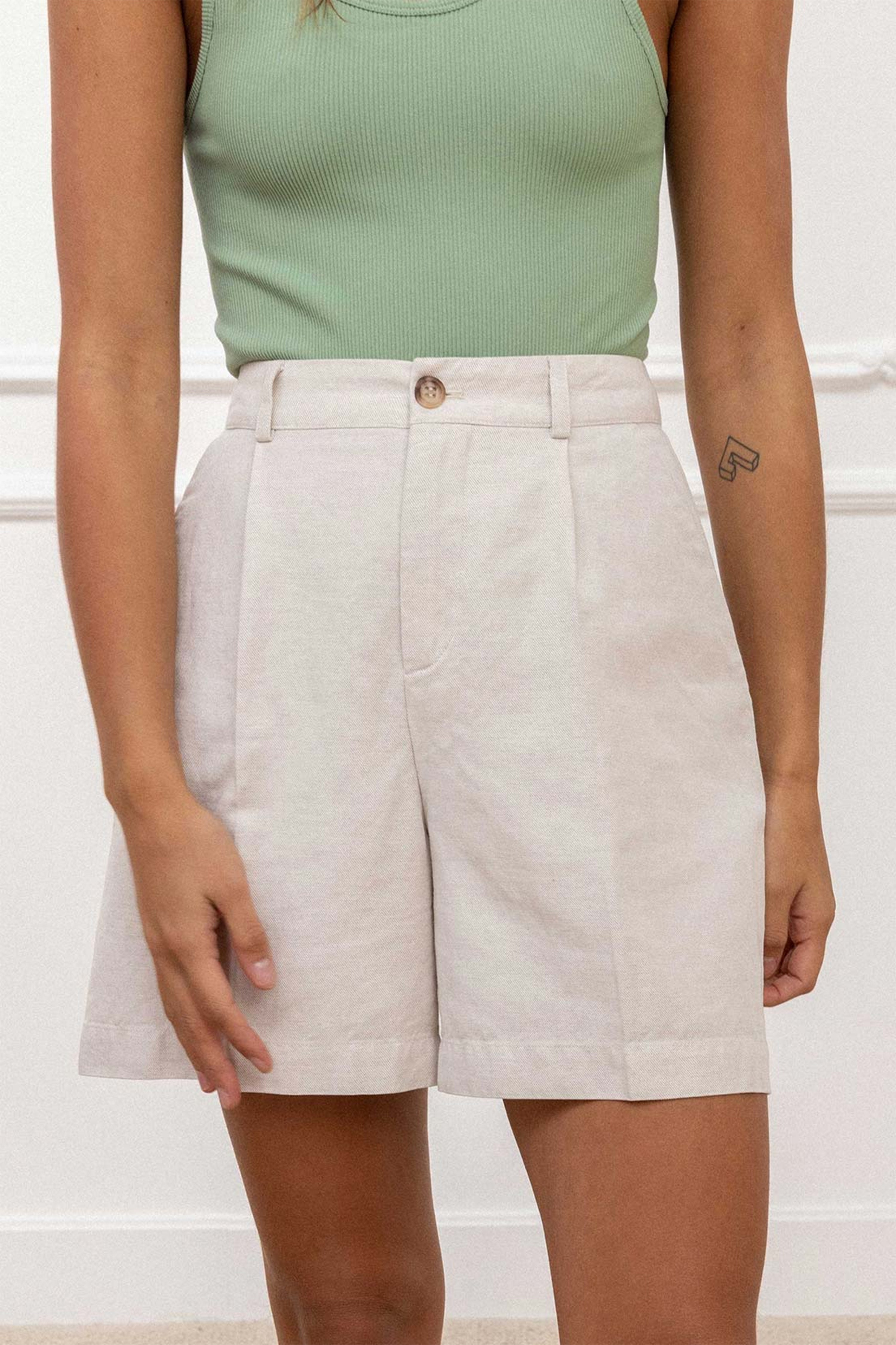 Short léger écru