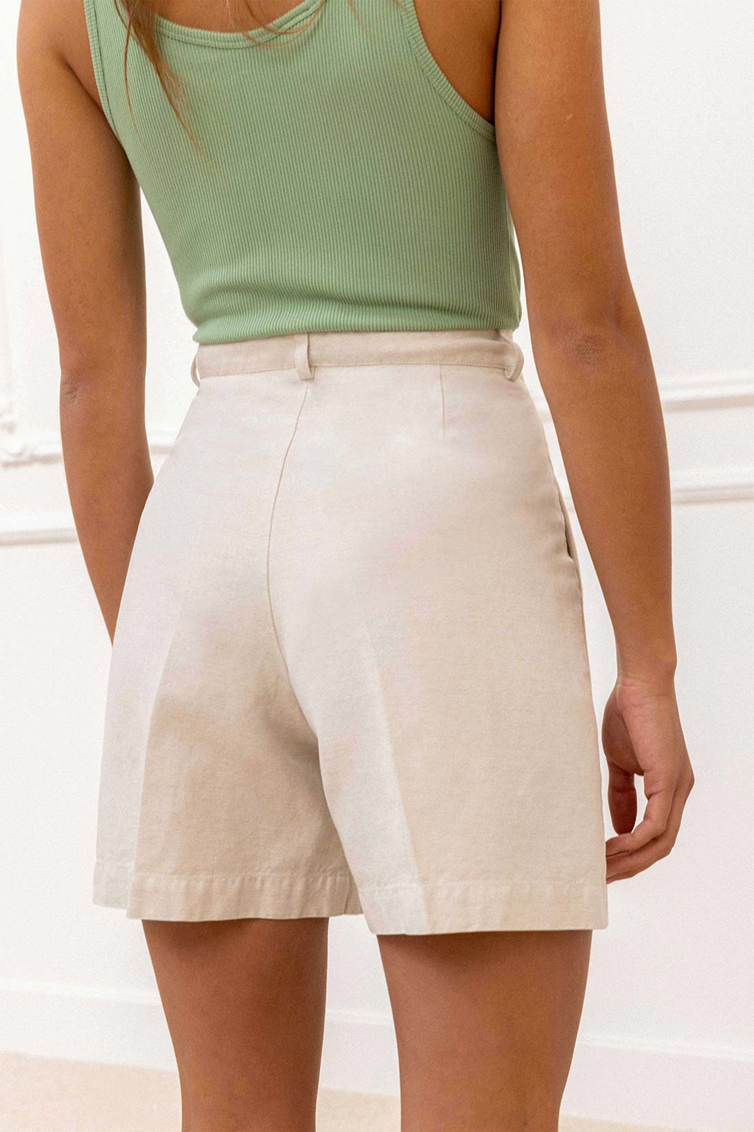 Short léger écru
