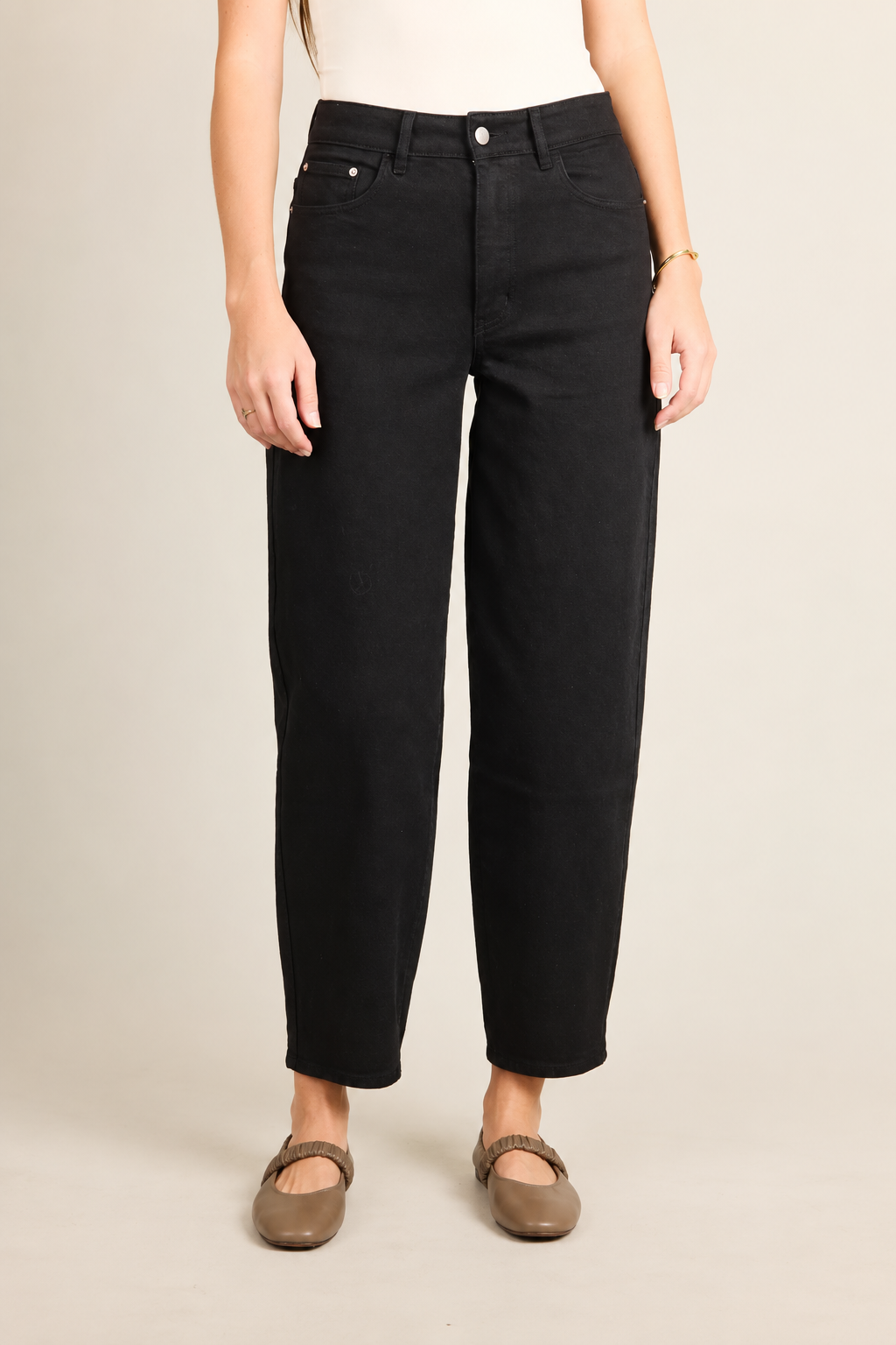 Black balloon jeans