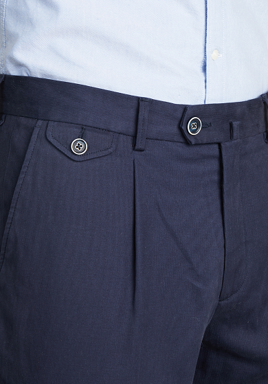 Pleated chinos
