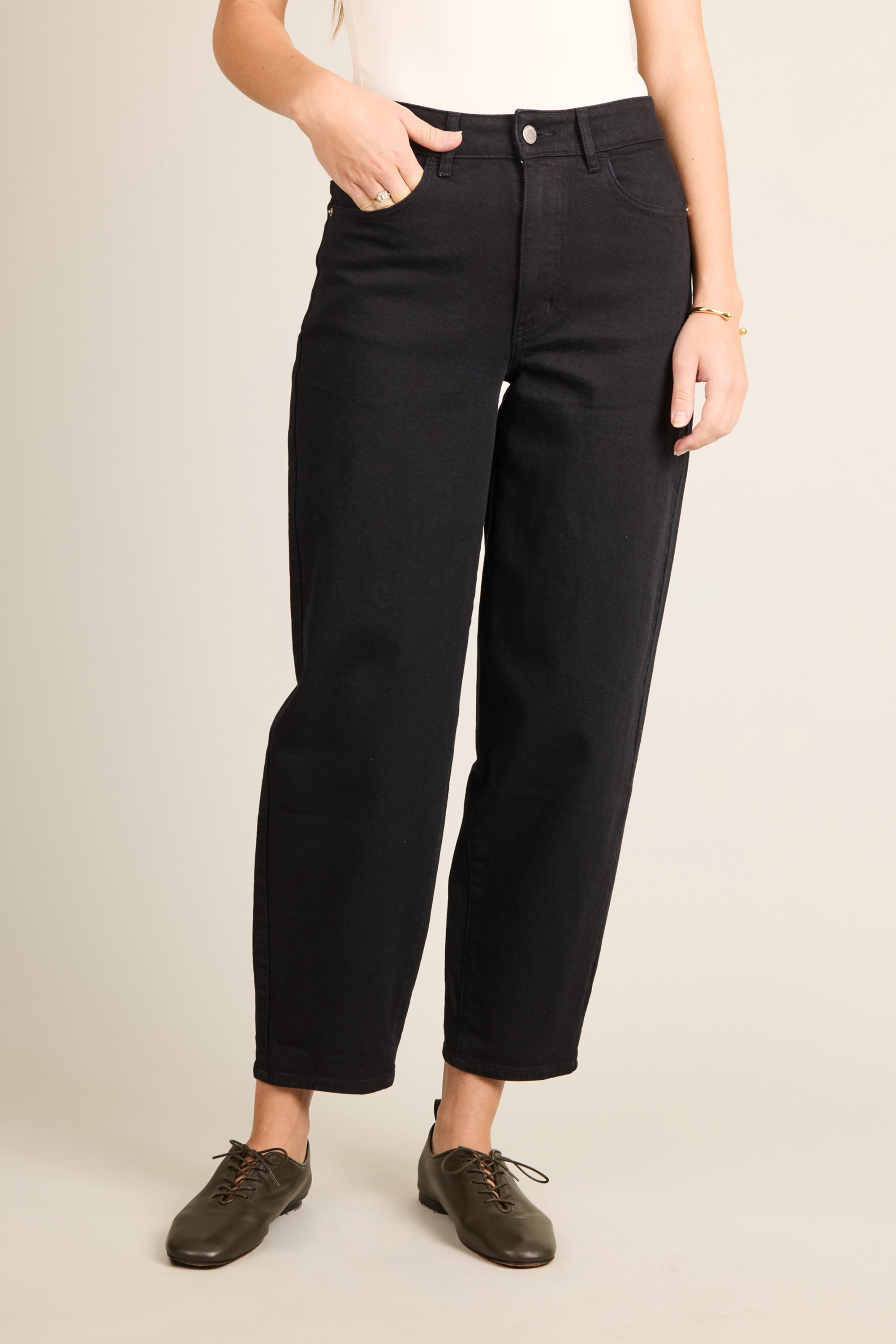 Black balloon jeans