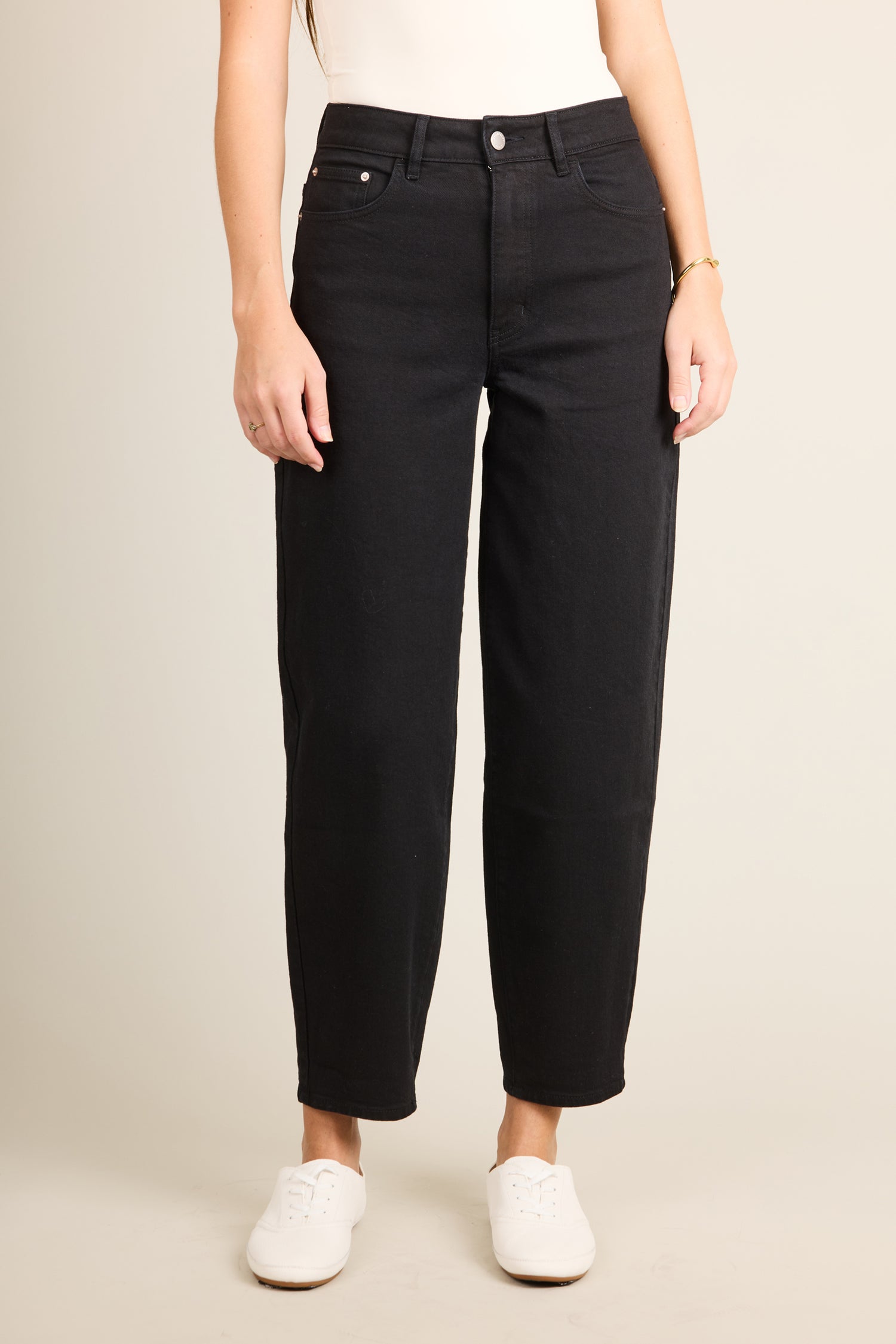 Black balloon jeans