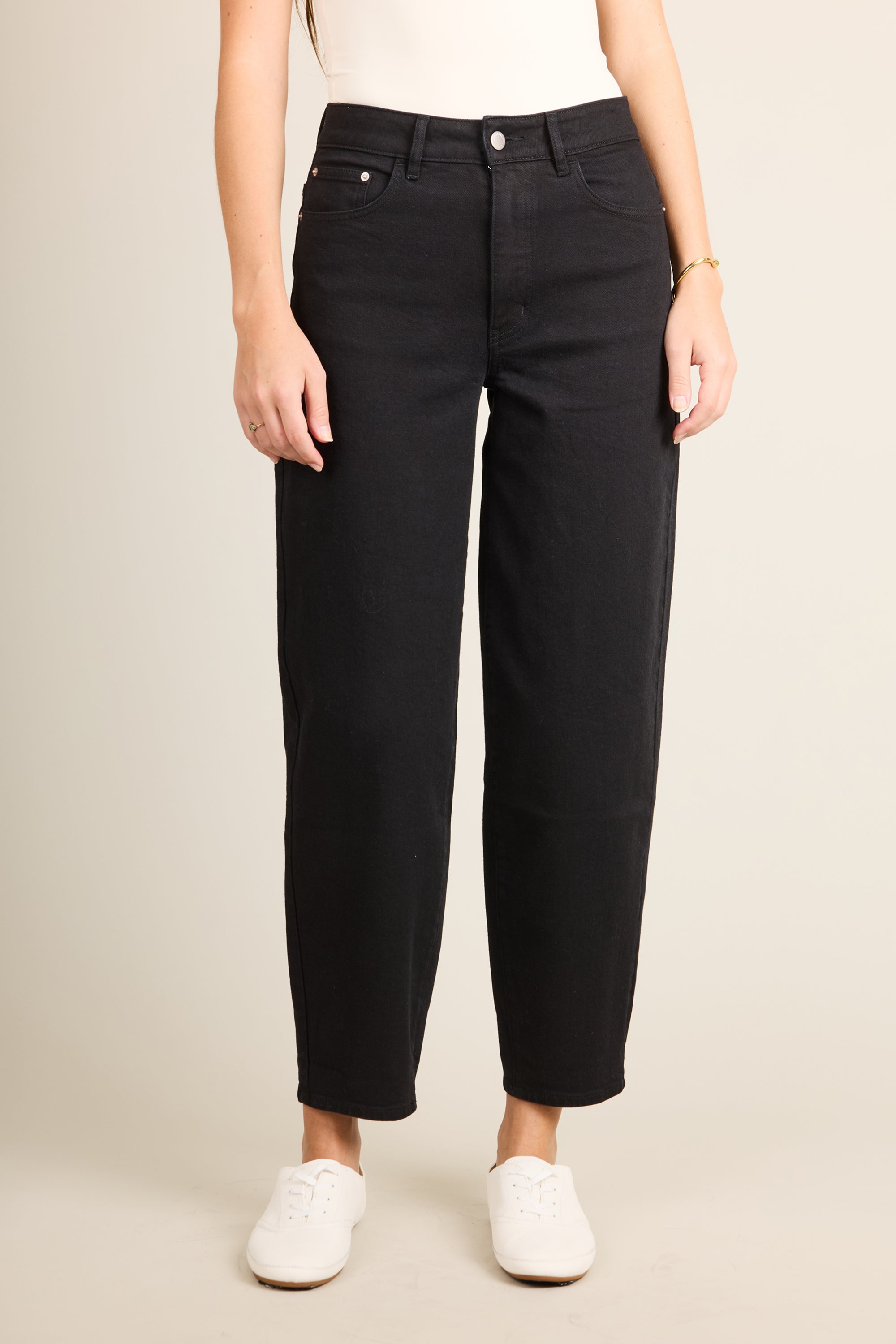 Black balloon jeans