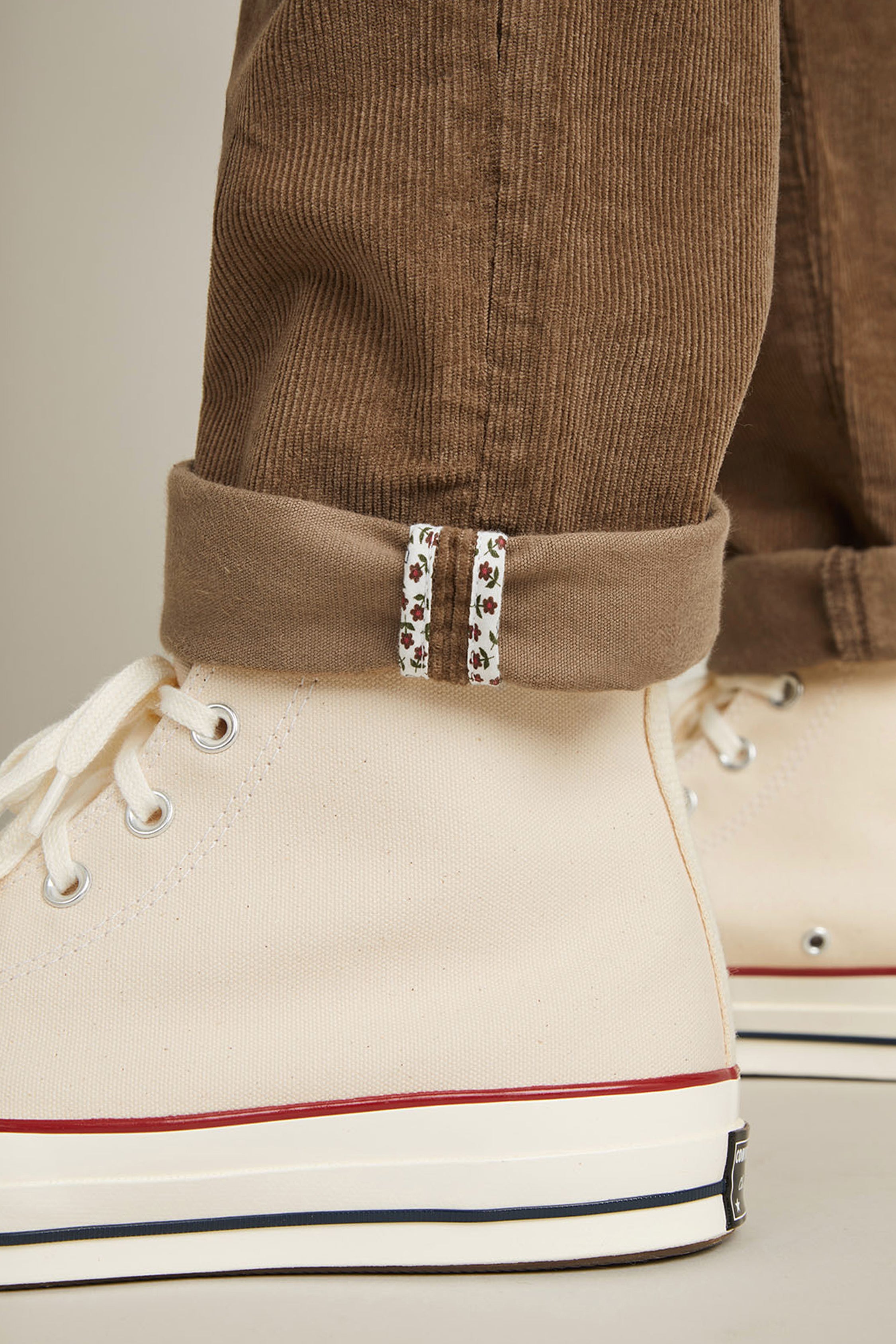 Snuff-colored corderoy chinos