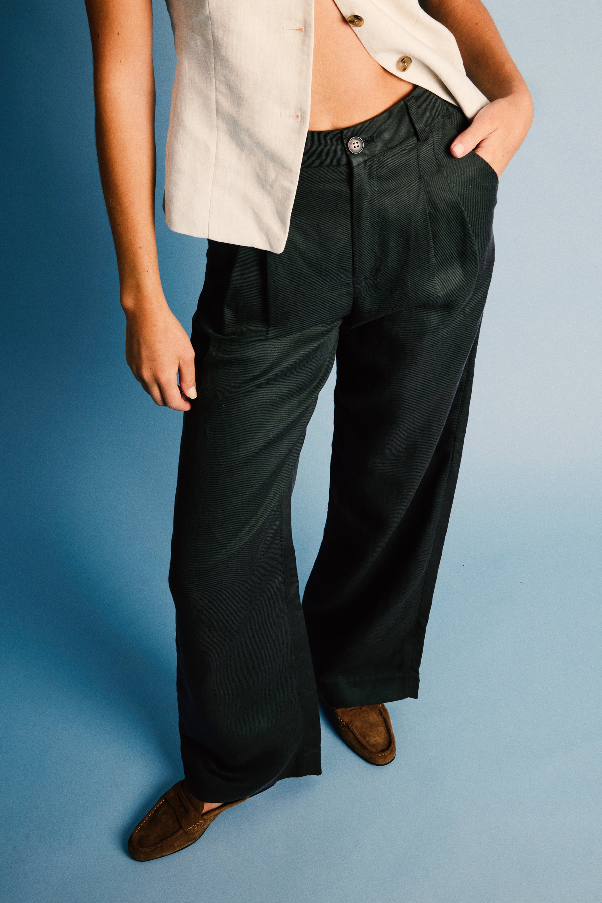 Green lightweight pleated pants