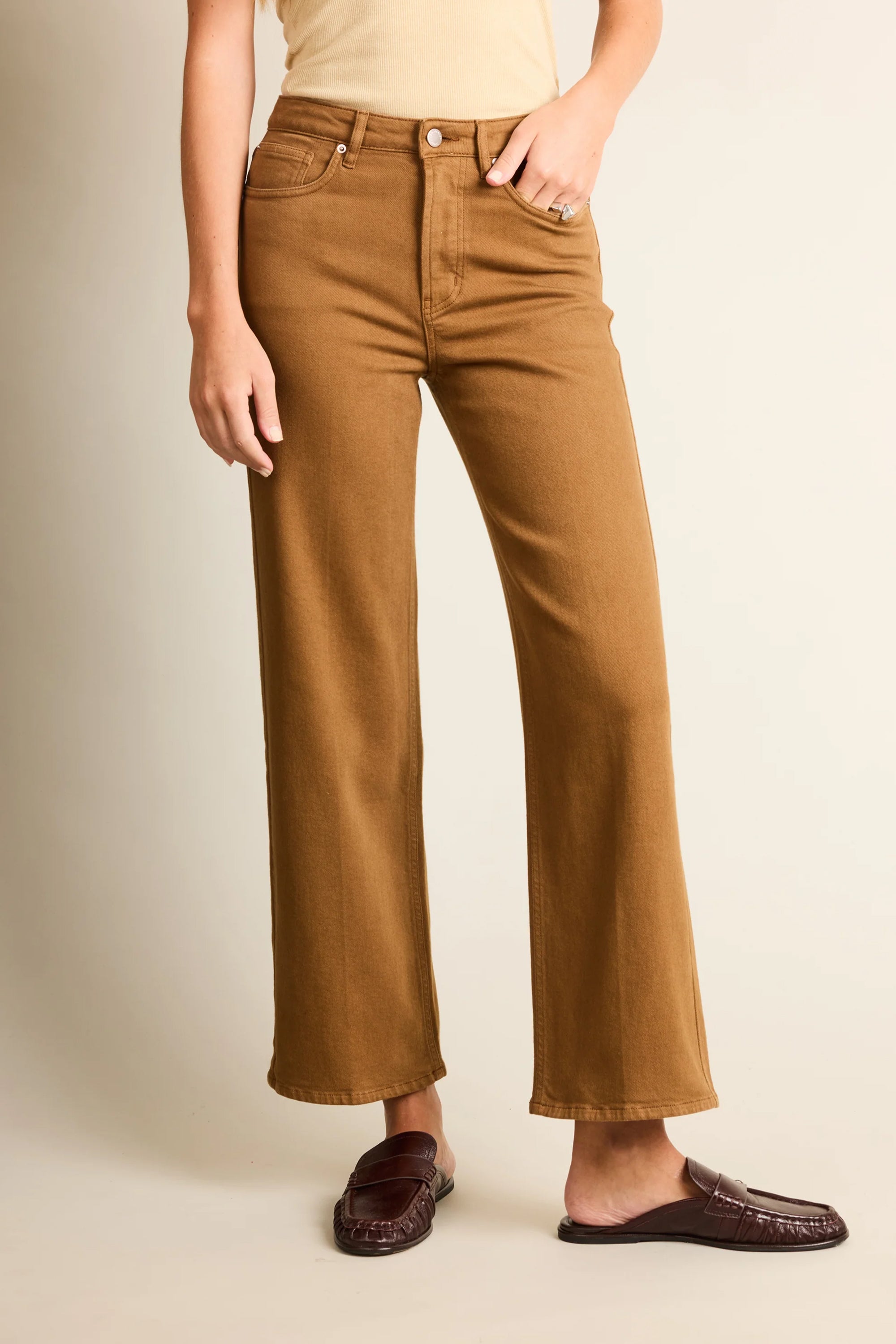 Caramel flared jeans