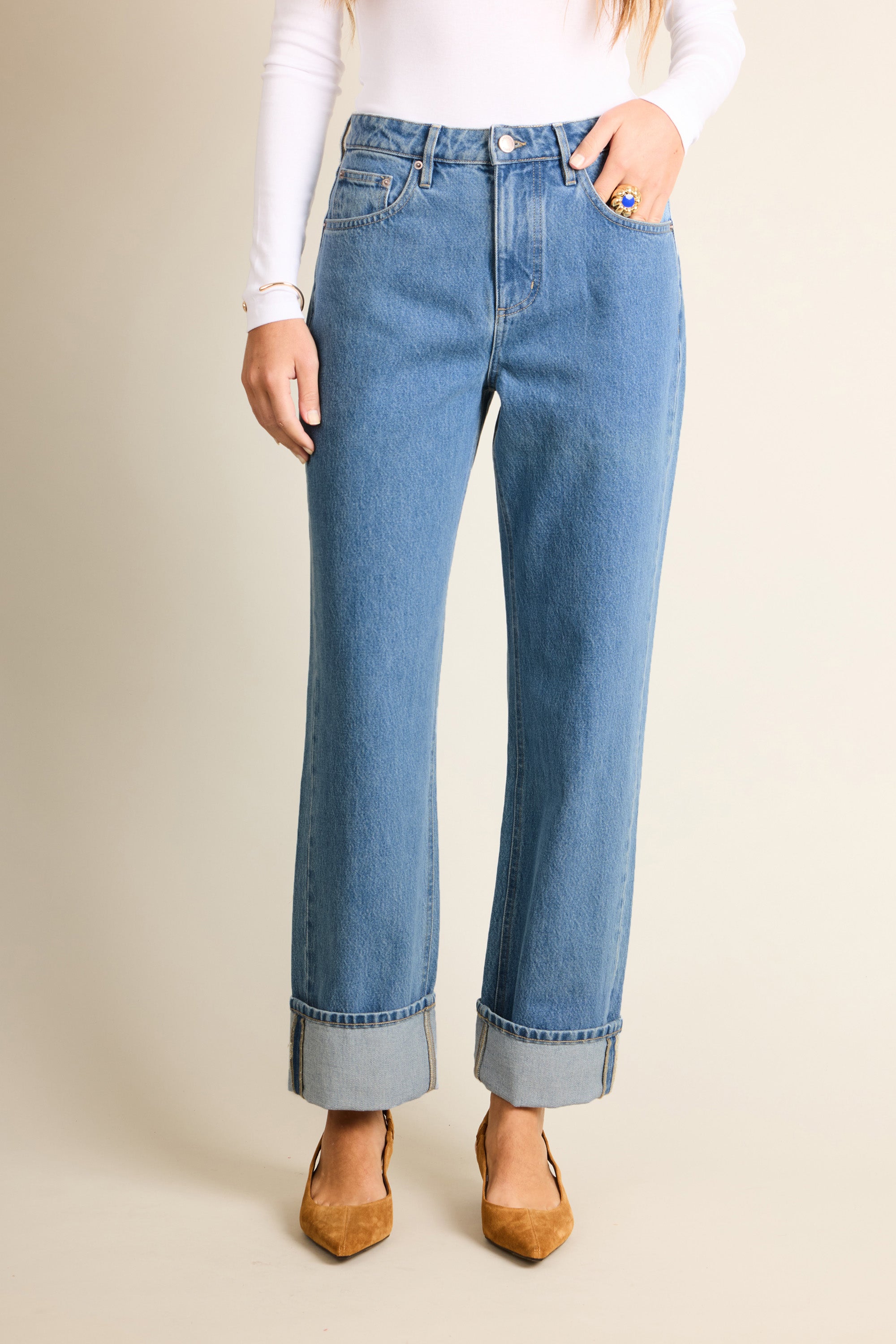 middle blue boyfriend Jeans