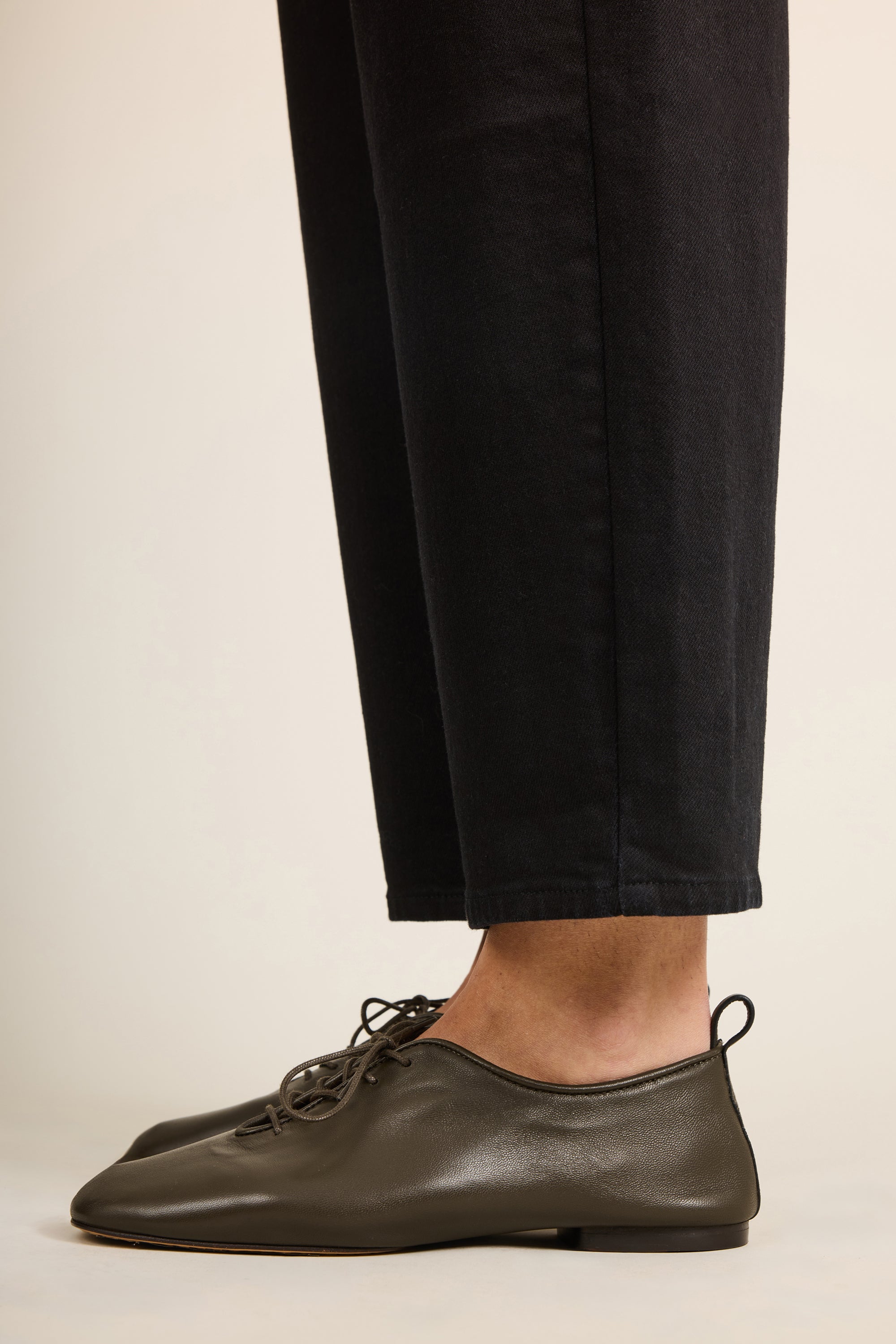 Black balloon jeans