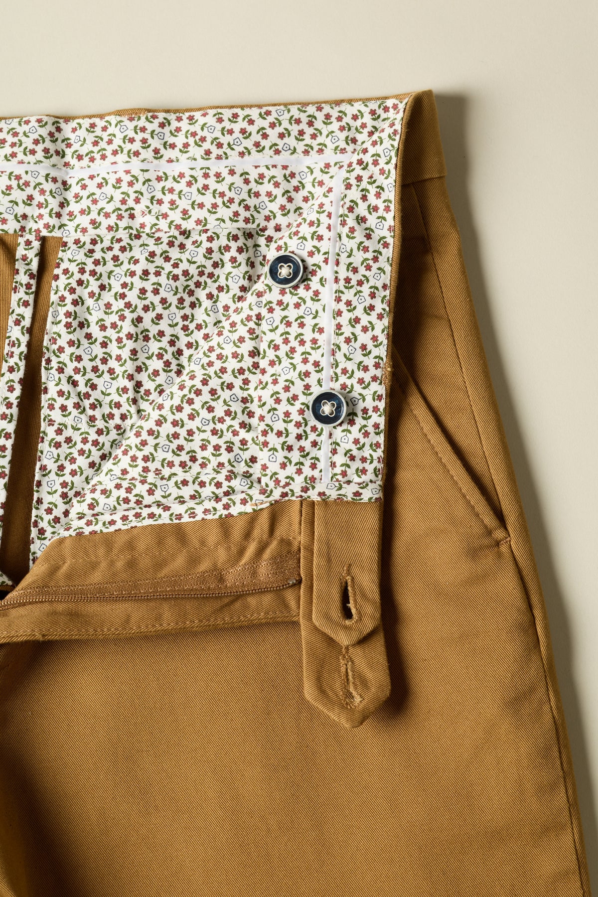 Chino beige foncé