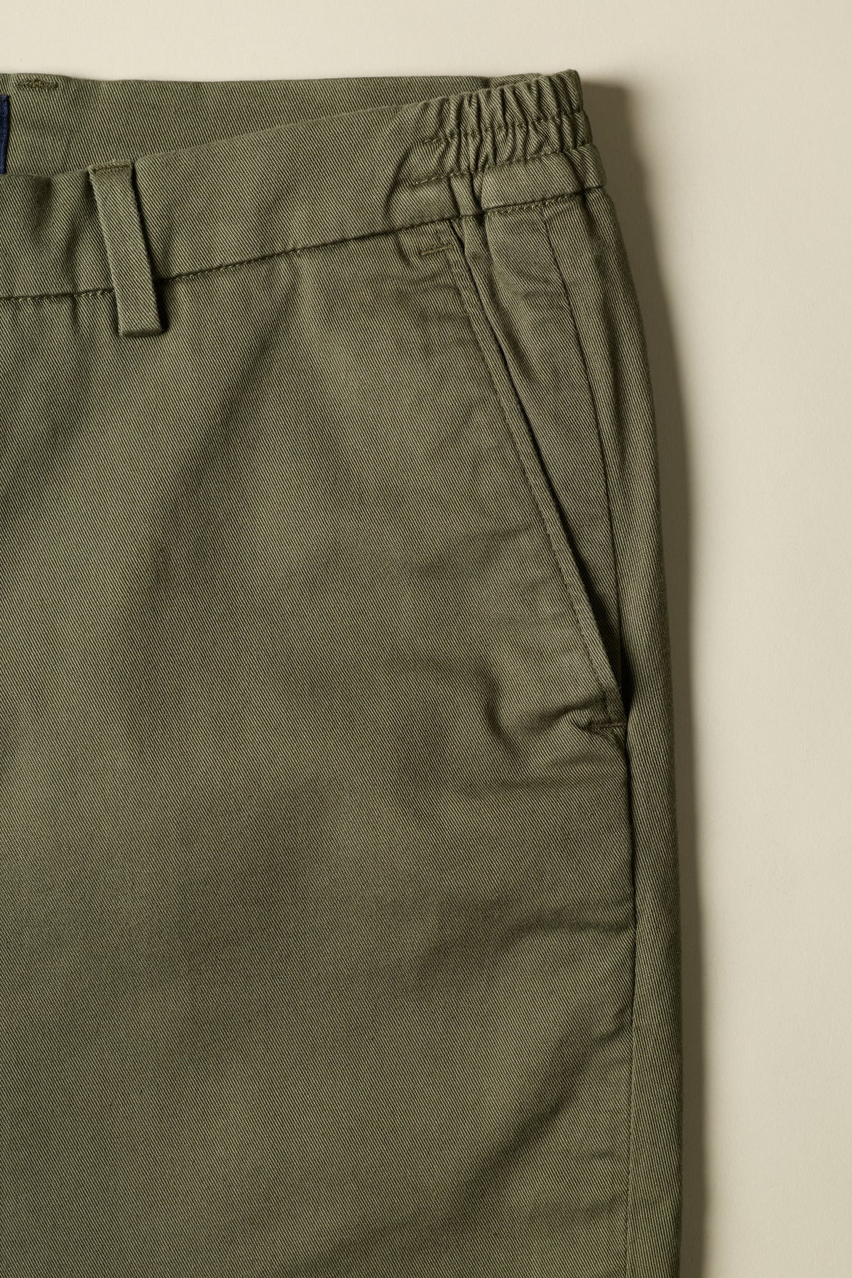 Chino easy semi-slim kaki
