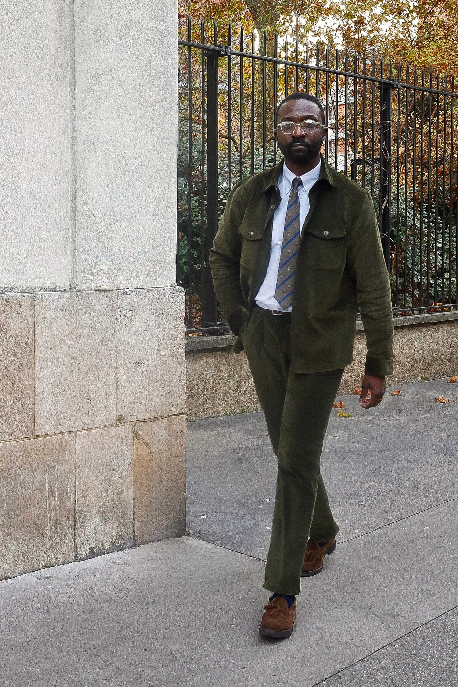 Khaki velvet pleated chinos